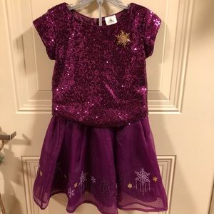 Elsa Holiday outfit